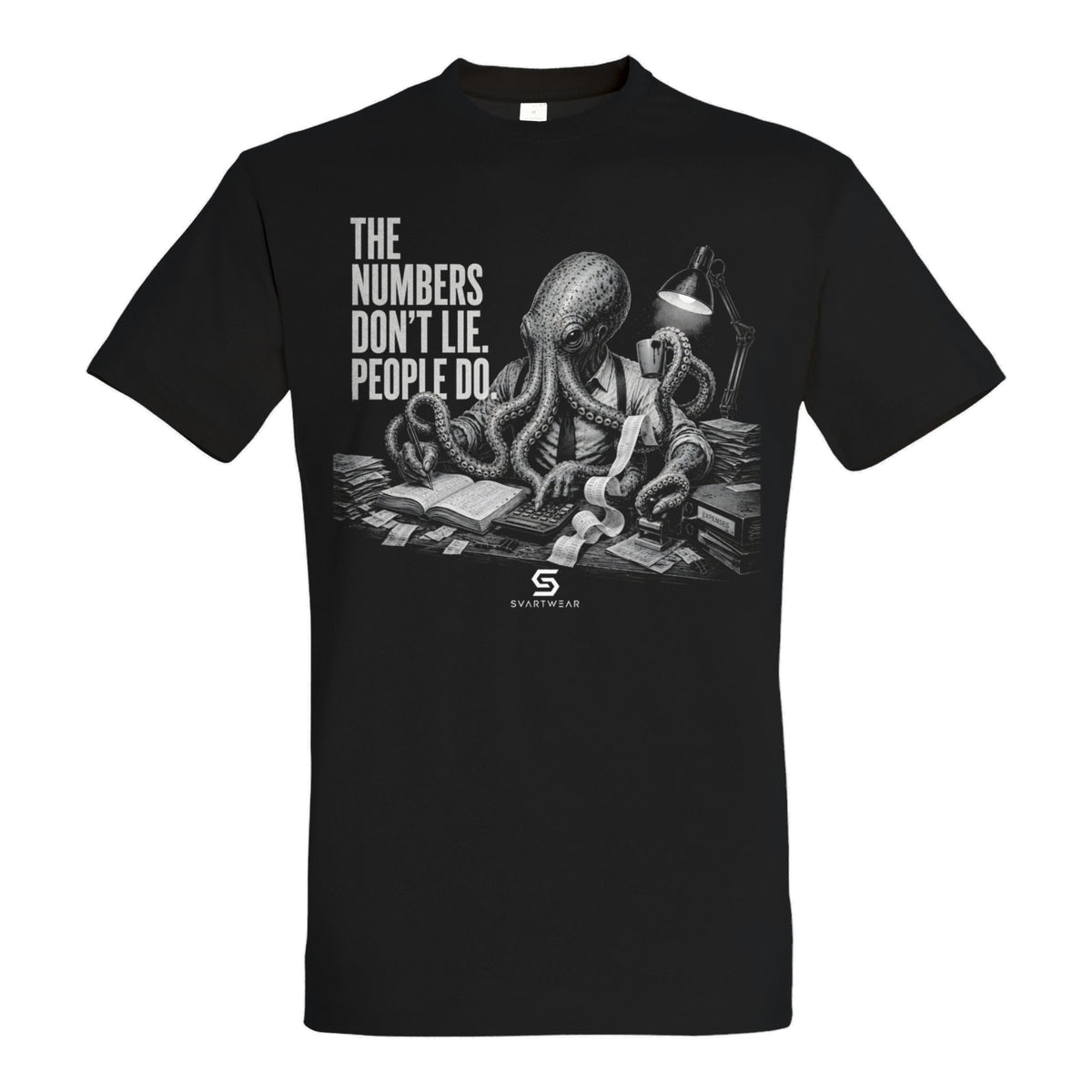 SVARTWEAR Dunkle Biester Shirt „The Numbers Don’t Lie. People Do.“