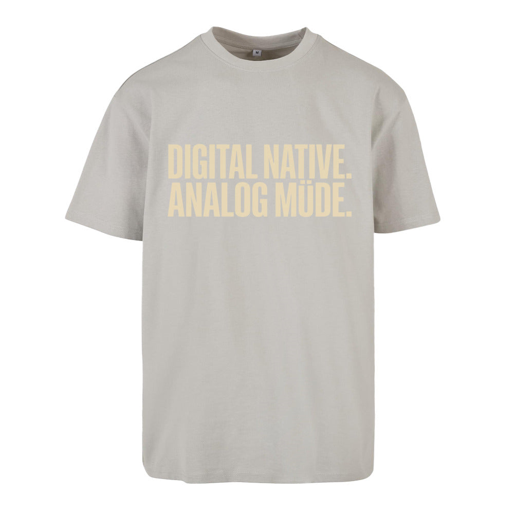 SVARTWEAR Unisex T-Shirt - „ANALOG MÜDE“ - 240 GSM HEAVYWEIGHT COTTON