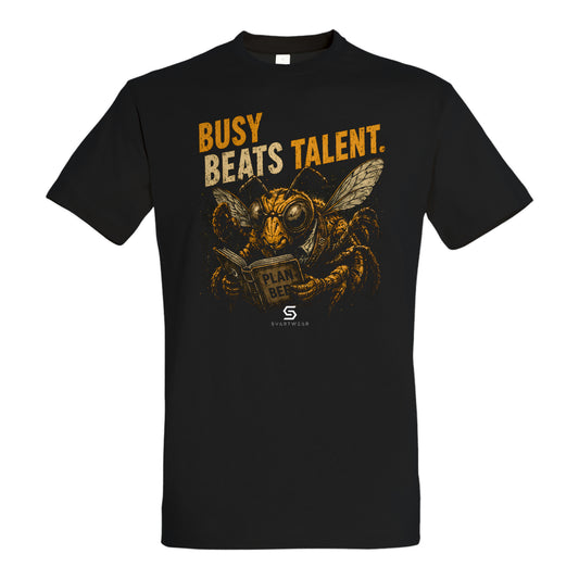 SVARTWEAR Statement Shirt „Busy Beats Talent.“