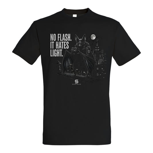 SVARTWEAR Statement Shirt „No Flash. It Hates Light.“