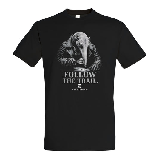 SVARTWEAR Dunkle Biester Shirt „Follow the Trail.“