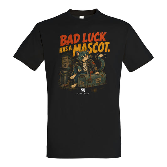 SVARTWEAR Bunte Biester Shirt „BAD LUCK HAS A MASCOT.“