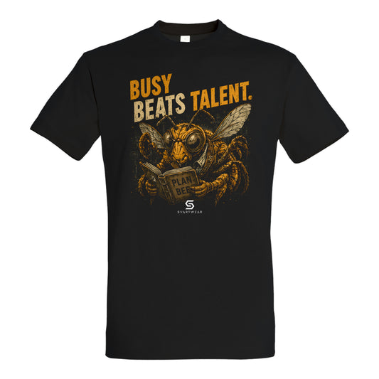 SVARTWEAR Statement Shirt „Busy Beats Talent.“