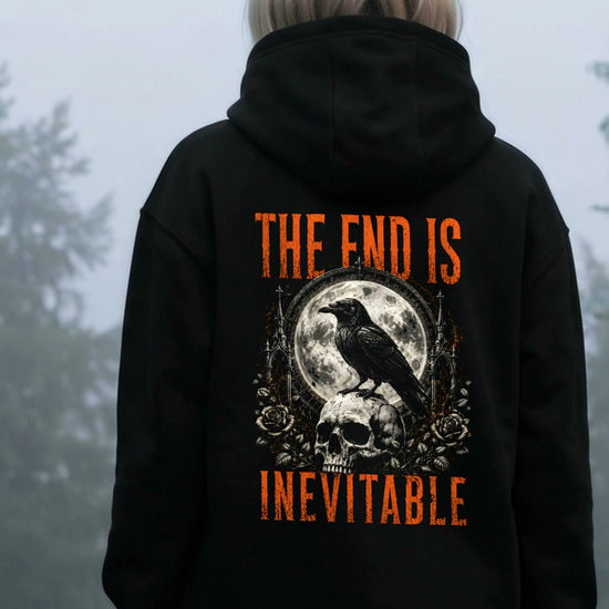 KI-erzeugtes Video: Memento Mori Hoodie The End Is Inevitable getragen, vorne MEMENTO MORI, hinten das Rückenmotiv