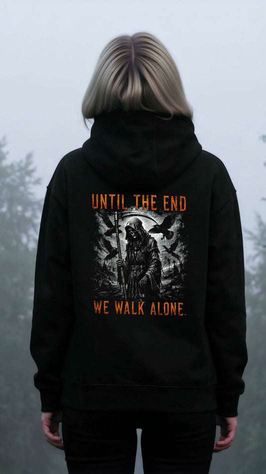 KI-erzeugtes Video: Memento Mori Hoodie Until the End getragen, vorne MEMENTO MORI, hinten das Rückenmotiv